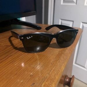 Rayban polarizes new wayfarer